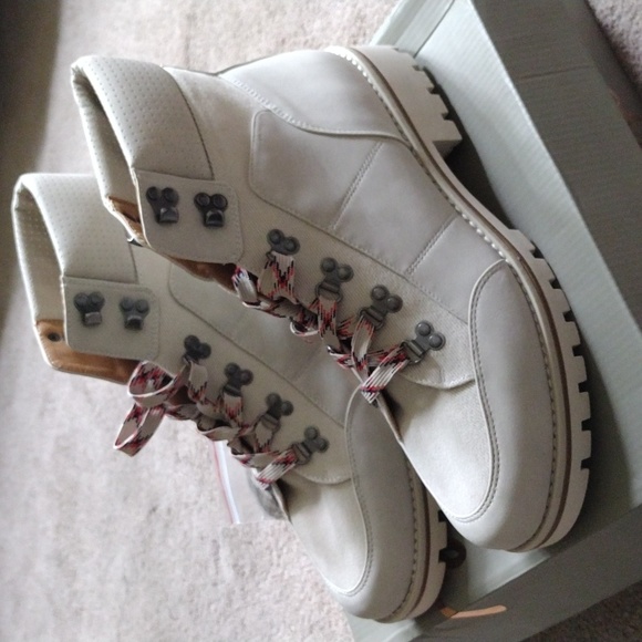 Crown Vintage Boots - Picture 3 of 6